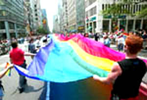 102_GayParadeNY2003.jpg - 33130 Bytes