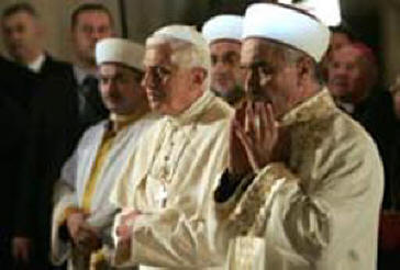 Benedict-Ratzinger Praying to Mecca